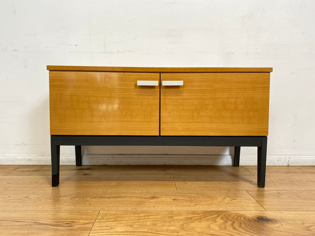 WMK # Minimalistische helle 70er Jahre DDR Kommode mit formschönen Originalgriffen # Lowboard Sideboard Wäschekommode Schuhschrank Schuhkommode TV-Bank TV-Lowboard Vintage Retro Berlin Leipzig Dresden