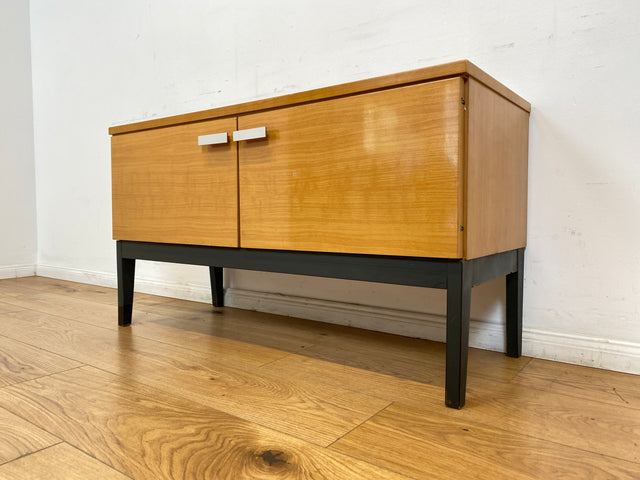 WMK # Minimalistische helle 70er Jahre DDR Kommode mit formschönen Originalgriffen # Lowboard Sideboard Wäschekommode Schuhschrank Schuhkommode TV-Bank TV-Lowboard Vintage Retro Berlin Leipzig Dresden