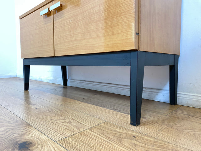 WMK # Minimalistische helle 70er Jahre DDR Kommode mit formschönen Originalgriffen # Lowboard Sideboard Wäschekommode Schuhschrank Schuhkommode TV-Bank TV-Lowboard Vintage Retro Berlin Leipzig Dresden