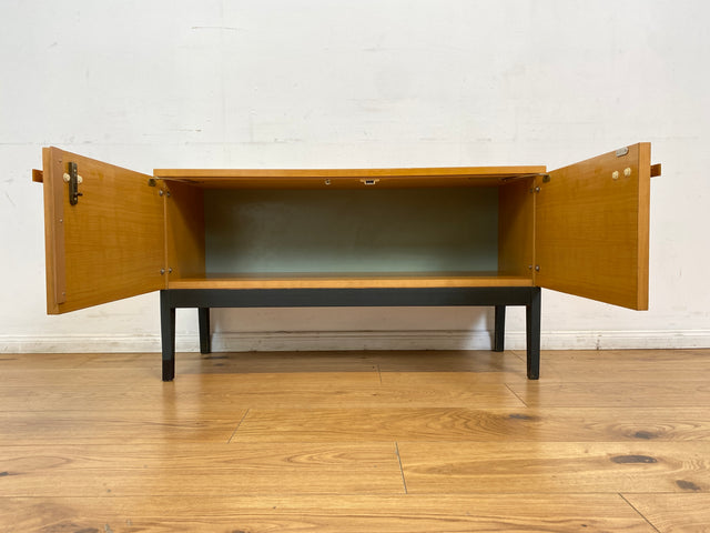 WMK # Minimalistische helle 70er Jahre DDR Kommode mit formschönen Originalgriffen # Lowboard Sideboard Wäschekommode Schuhschrank Schuhkommode TV-Bank TV-Lowboard Vintage Retro Berlin Leipzig Dresden