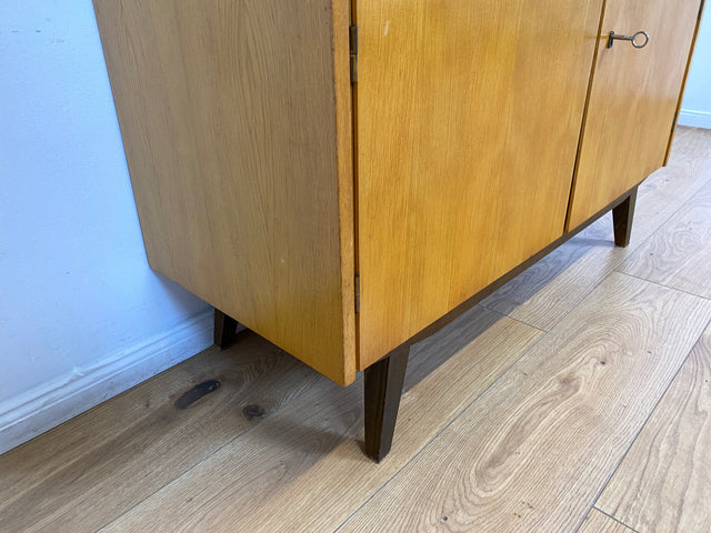 WMK I Sehr schöne helle Mid-Century Kommode mit Vitrine und konischen Füßen I Sideboard Wäschekommode TV Lowboard Bank Barkommode Chest Schrank Sideboard Vintage 50er 60er Frankfurt Magdeburg Potsdam