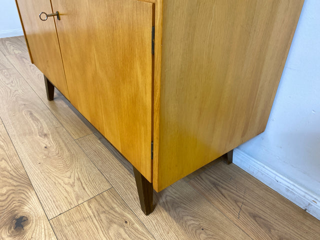 WMK I Sehr schöne helle Mid-Century Kommode mit Vitrine und konischen Füßen I Sideboard Wäschekommode TV Lowboard Bank Barkommode Chest Schrank Sideboard Vintage 50er 60er Frankfurt Magdeburg Potsdam
