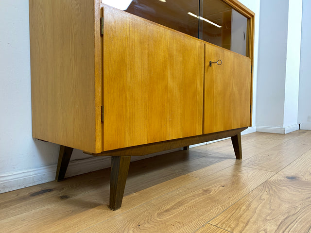 WMK I Sehr schöne helle Mid-Century Kommode mit Vitrine und konischen Füßen I Sideboard Wäschekommode TV Lowboard Bank Barkommode Chest Schrank Sideboard Vintage 50er 60er Frankfurt Magdeburg Potsdam
