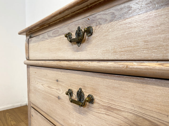 WMK I Sehr schöne helle antike Kommode aus vollem Holz mit Schubladen & Messinggriffen I Schubladenkommode Wäschekommode Schrank Wickelkommode Chest Biedermeier Gründerzeit Vintage Berlin Bremen Kiel