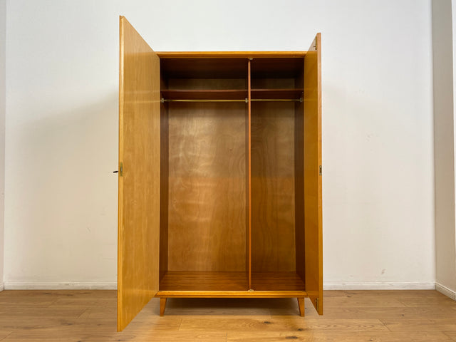 WMK Hochwertiger, stilvoller & sehr gut erhaltener heller 60er Jahre Mid-Century Kleiderschrank aus vollem Holz # Schrank Schlafzimmerschrank Flurschrank Garderobe Wäscheschrank Wardrobe Vintage 50er