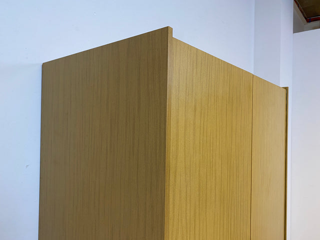 WMK I Sehr gut erhaltener und perfekt aufgeteilter heller 70er Jahre Kleiderschrank von VEB Hellerau