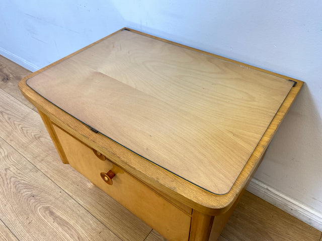 WMK I Formschöner heller Mid-Century Nachtisch mit Schublade, Klappe & Glasauflage I Nachtschrank Nachtkommode Nachtschränkchen Kommode Beistelltisch 50er 60er Retro Vintage Berlin Bremen Saarland