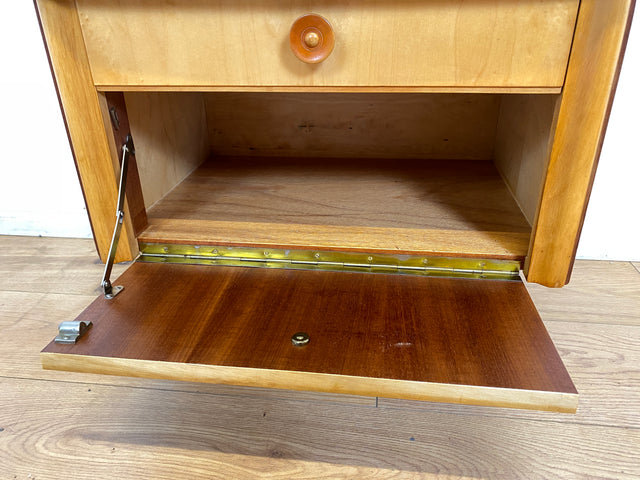 WMK I Formschöner heller Mid-Century Nachtisch mit Schublade, Klappe & Glasauflage I Nachtschrank Nachtkommode Nachtschränkchen Kommode Beistelltisch 50er 60er Retro Vintage Berlin Bremen Saarland