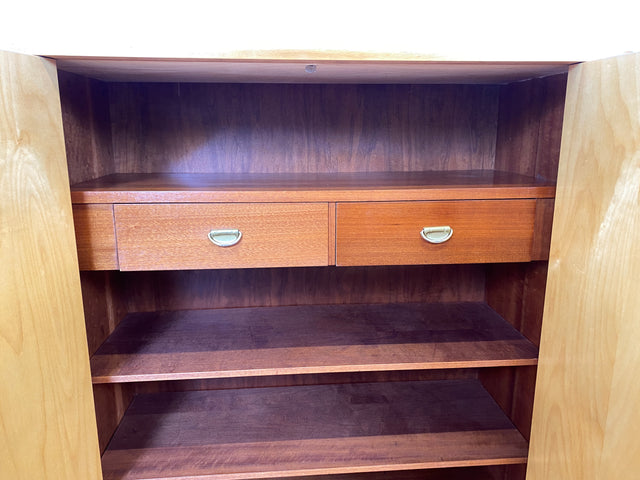 WMK I Formschöner heller Mid-Century Wäscheschrank mit innenliegenden Schubladen I Schrank Wardrobe Highboard Kommode Wäschekommode Schuhschrank Flurschrank Vintage 50er 60er Berlin Bremen Frankfurt