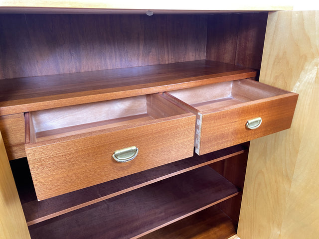 WMK I Formschöner heller Mid-Century Wäscheschrank mit innenliegenden Schubladen I Schrank Wardrobe Highboard Kommode Wäschekommode Schuhschrank Flurschrank Vintage 50er 60er Berlin Bremen Frankfurt