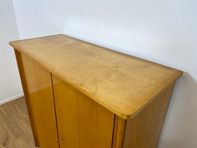WMK I Formschöner heller Mid-Century Wäscheschrank mit innenliegenden Schubladen I Schrank Wardrobe Highboard Kommode Wäschekommode Schuhschrank Flurschrank Vintage 50er 60er Berlin Bremen Frankfurt
