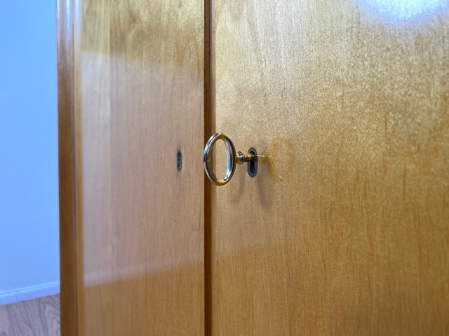 WMK I Formschöner heller Mid-Century Wäscheschrank mit innenliegenden Schubladen I Schrank Wardrobe Highboard Kommode Wäschekommode Schuhschrank Flurschrank Vintage 50er 60er Berlin Bremen Frankfurt