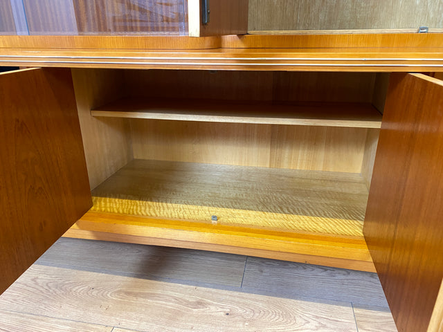 WMK I Besonders schöner heller Mid-Century Wohnzimmerschrank "Berlin" mit Vitrine und Glasböden I Schrank Highboard Anrichte Wohnwand Buffet Cabinet Sideboard Vintage 50er 60er München Köln Dresden