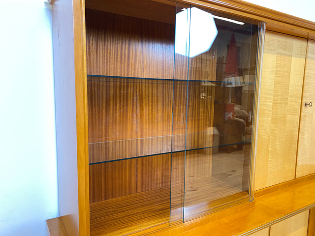 WMK I Besonders schöner heller Mid-Century Wohnzimmerschrank "Berlin" mit Vitrine und Glasböden I Schrank Highboard Anrichte Wohnwand Buffet Cabinet Sideboard Vintage 50er 60er München Köln Dresden