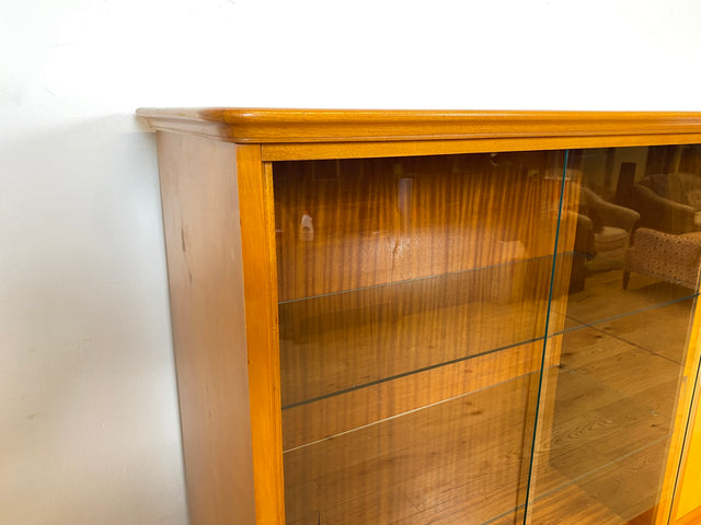 WMK I Besonders schöner heller Mid-Century Wohnzimmerschrank "Berlin" mit Vitrine und Glasböden I Schrank Highboard Anrichte Wohnwand Buffet Cabinet Sideboard Vintage 50er 60er München Köln Dresden