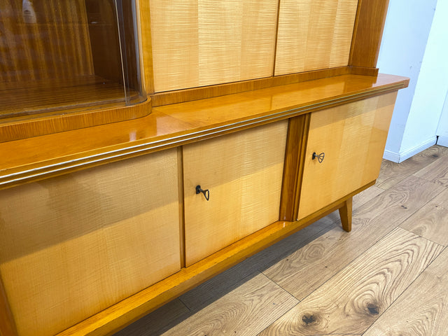 WMK I Besonders schöner heller Mid-Century Wohnzimmerschrank "Berlin" mit Vitrine und Glasböden I Schrank Highboard Anrichte Wohnwand Buffet Cabinet Sideboard Vintage 50er 60er München Köln Dresden