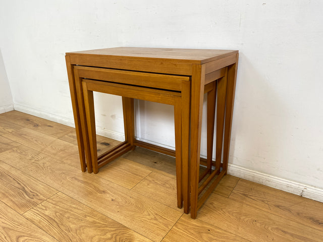 WMK I Stilvoller heller skandinavischer Mid-Century 3-in-1 Satztisch I Couchtisch Wohnzimmertisch Beistelltisch Side Coffee Nesting Table Blumen Tisch Bank Danish Design Vintage Berlin Leipzig Hamburg