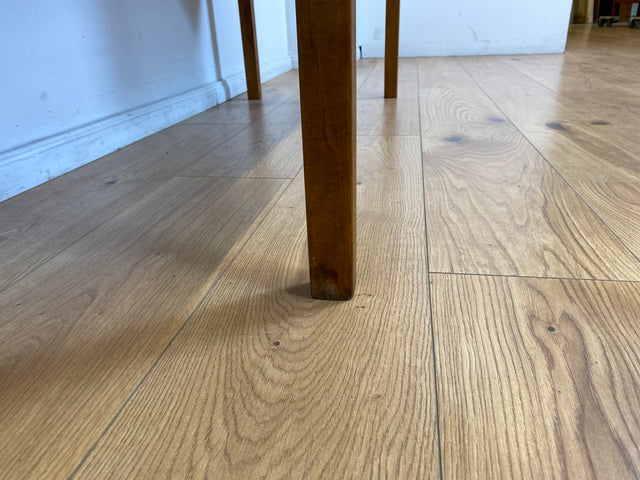 WMK # Minimalistischer heller skandinavischer Vintage Schreibtisch in Teakholz , freistellend, mit 6 Schubladen und Chrom Griffen I Desk Arbeitstisch Bürotisch Danish Design Teak Berlin Bayern Dessau