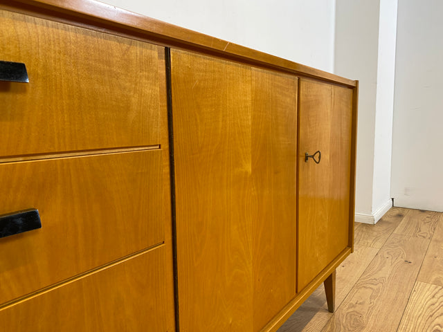 WMK I Versand 85€ I Stilvolles helles Mid-Century Sideboard mit Schubladen von VEB Südthüringer Möbelwerken, 1965 I Kommode Schrank Anrichte TV Bank Lowboard Cabinet 60er Vintage DDR Berlin Köln Trier