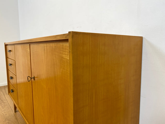 WMK I Versand 85€ I Stilvolles helles Mid-Century Sideboard mit Schubladen von VEB Südthüringer Möbelwerken, 1965 I Kommode Schrank Anrichte TV Bank Lowboard Cabinet 60er Vintage DDR Berlin Köln Trier