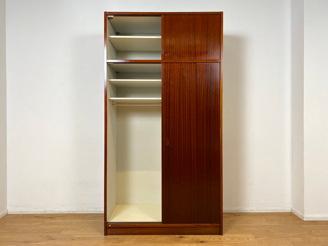 WMK I Hochwertiger hoher skandinavischer Kleiderschrank in Mahagoni mit Aufsatz und Schiebetüren I Schrank Wardrobe Schlafzimmer Wäsche Danish Design Mid-Century Vintage Berlin Düsseldorf München Jena