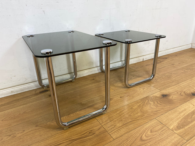 WMK # Formschöner und sehr gut erhaltener ital. Space Age 2-in-1 Satztisch aus Chrom mit stilvollem Rauchglas, um 1970 # Couchtisch Beistelltisch Glastisch Schachteltisch Coffee Nesting Table Vintage