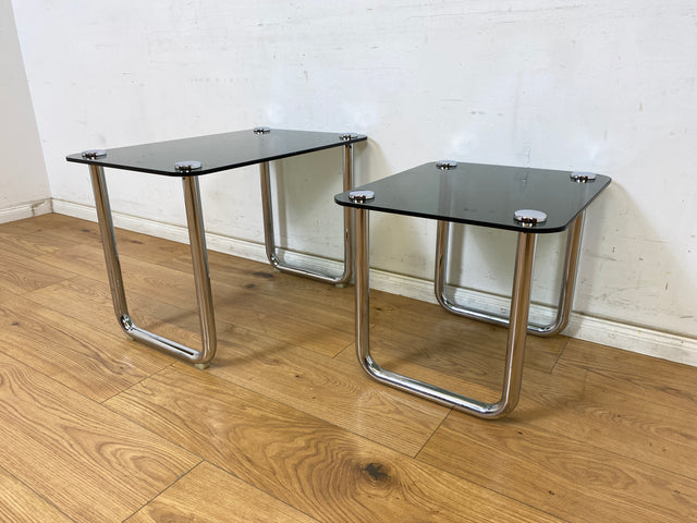 WMK # Formschöner und sehr gut erhaltener ital. Space Age 2-in-1 Satztisch aus Chrom mit stilvollem Rauchglas, um 1970 # Couchtisch Beistelltisch Glastisch Schachteltisch Coffee Nesting Table Vintage