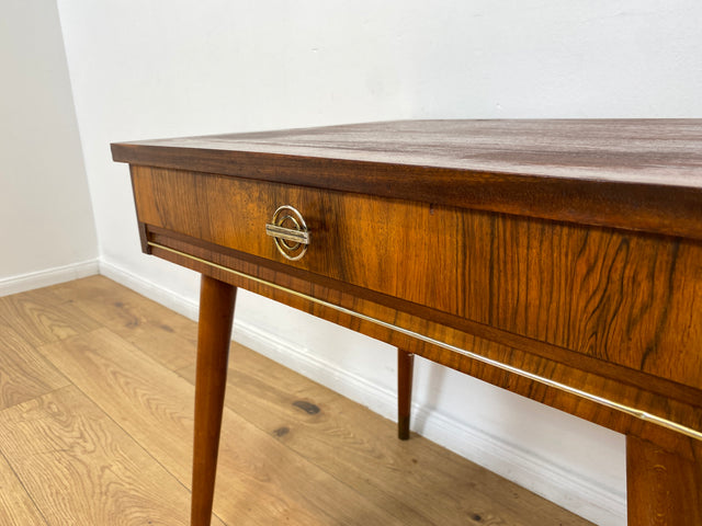WMK # Sehr hübsche kleine Mid-Century Kommode in Nussbaum und Mahagoni mit Schublade und hübschem Messinggriff # Schränkchen Beistelltisch Nachttisch Nachtschrank Nachtkommode Ablage 50er 60er Vintage