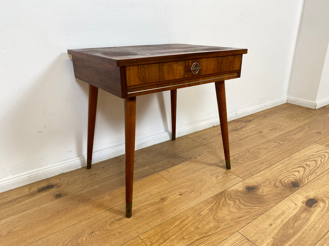 WMK # Sehr hübsche kleine Mid-Century Kommode in Nussbaum und Mahagoni mit Schublade und hübschem Messinggriff # Schränkchen Beistelltisch Nachttisch Nachtschrank Nachtkommode Ablage 50er 60er Vintage