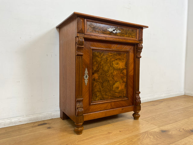 WMK I Vornehme kleine antike Kommode aus vollem Holz in Nussbaumwurzel mit Schublade , um 1880 I Schrank Schränkchen Ablage Flur Wäsche Vertiko Gründerzeit Historismus Vintage Berlin München Dresden