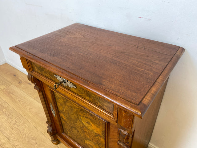 WMK I Vornehme kleine antike Kommode aus vollem Holz in Nussbaumwurzel mit Schublade , um 1880 I Schrank Schränkchen Ablage Flur Wäsche Vertiko Gründerzeit Historismus Vintage Berlin München Dresden