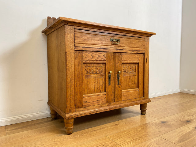 WMK I Besonders schöne, kleine dänische Jugendstil Anrichte aus vollem Eichenholz mit Aufsatz I Schrank Kommode Sideboard Wäschekommode Wickelkommode Antik Gründerzeit Vintage Berlin Leipzig Bayern