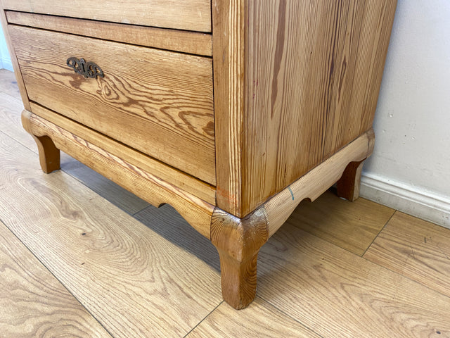 WMK I Wunderschöne kleine nordische antike Kommode aus vollem Holz mit Schubladen und Messingbeschlägen I Schrank Flur Weichholz Wäsche Bauern Landhaus Vintage Biedermeier Berlin Bielefeld Düsseldorf