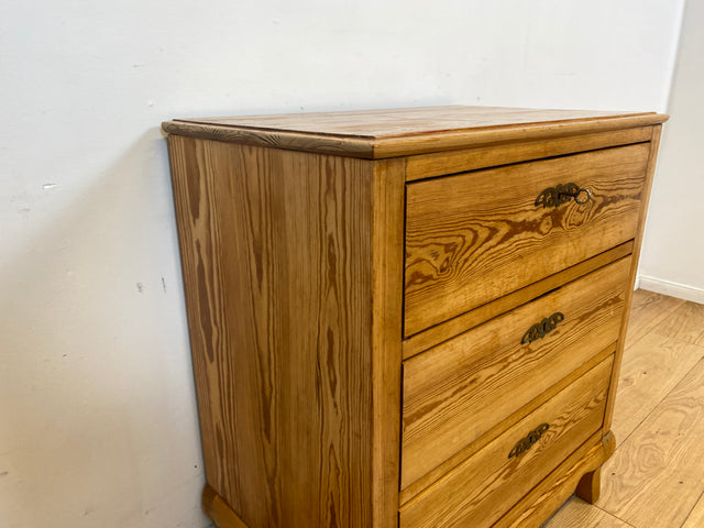 WMK I Wunderschöne kleine nordische antike Kommode aus vollem Holz mit Schubladen und Messingbeschlägen I Schrank Flur Weichholz Wäsche Bauern Landhaus Vintage Biedermeier Berlin Bielefeld Düsseldorf