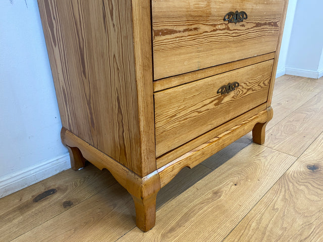 WMK I Wunderschöne kleine nordische antike Kommode aus vollem Holz mit Schubladen und Messingbeschlägen I Schrank Flur Weichholz Wäsche Bauern Landhaus Vintage Biedermeier Berlin Bielefeld Düsseldorf