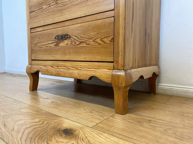 WMK I Wunderschöne kleine nordische antike Kommode aus vollem Holz mit Schubladen und Messingbeschlägen I Schrank Flur Weichholz Wäsche Bauern Landhaus Vintage Biedermeier Berlin Bielefeld Düsseldorf