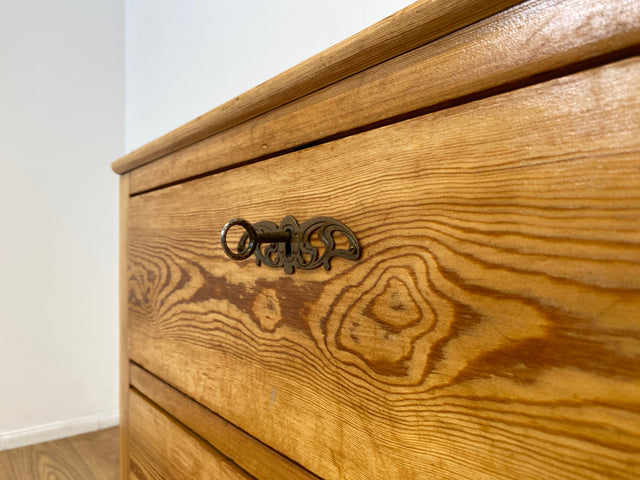 WMK I Wunderschöne kleine nordische antike Kommode aus vollem Holz mit Schubladen und Messingbeschlägen I Schrank Flur Weichholz Wäsche Bauern Landhaus Vintage Biedermeier Berlin Bielefeld Düsseldorf