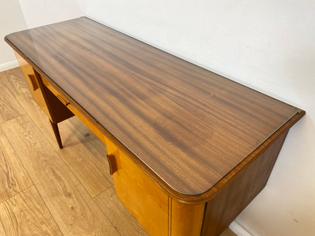WMK Formschöner und sehr gut erhaltener kleiner Mid-Century Schminktisch von VEB Heidenau mit abnehm. Glasauflage # Frisierkommode Schreibtisch Desk Sekretär Dominia Rockabilly Vintage Retro 50er 60er