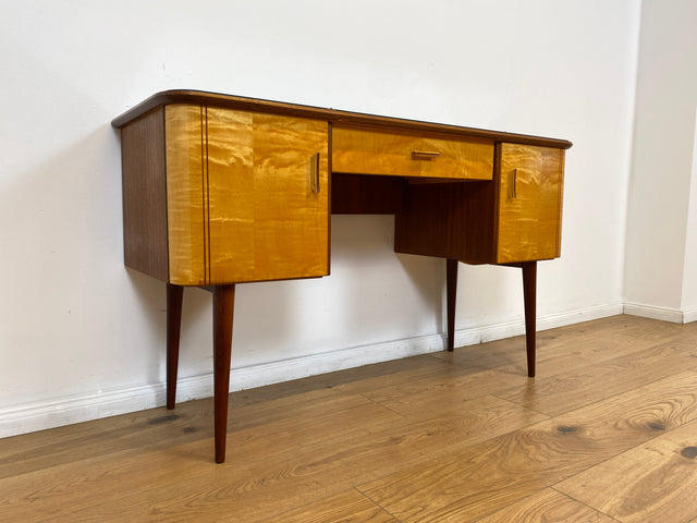 WMK Formschöner und sehr gut erhaltener kleiner Mid-Century Schminktisch von VEB Heidenau mit abnehm. Glasauflage # Frisierkommode Schreibtisch Desk Sekretär Dominia Rockabilly Vintage Retro 50er 60er