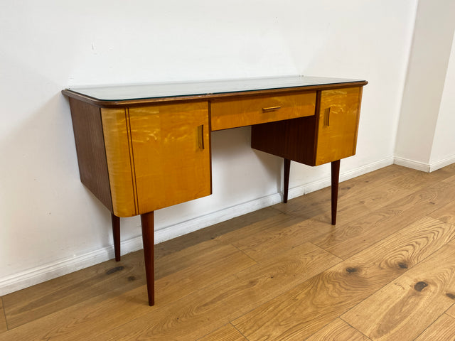 WMK Formschöner und sehr gut erhaltener kleiner Mid-Century Schminktisch von VEB Heidenau mit abnehm. Glasauflage # Frisierkommode Schreibtisch Desk Sekretär Dominia Rockabilly Vintage Retro 50er 60er