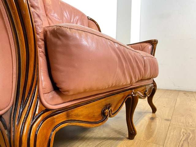 WMK I Elegantes und sehr gemütliches kleiner Stilmöbel Sofa im Barock Stil mit seltenem Altrosa Echtleder Bezug I Couch Sofa 2-Sitzer 2er Leder Leather Rokoko Chippendale Vintage Berlin Dresden Bayern