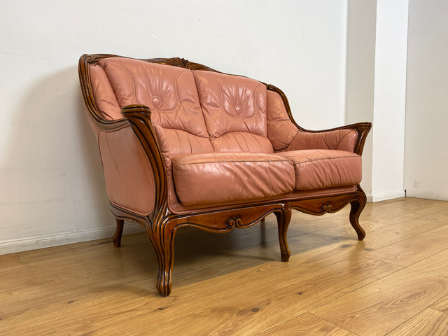 WMK I Elegantes und sehr gemütliches kleiner Stilmöbel Sofa im Barock Stil mit seltenem Altrosa Echtleder Bezug I Couch Sofa 2-Sitzer 2er Leder Leather Rokoko Chippendale Vintage Berlin Dresden Bayern