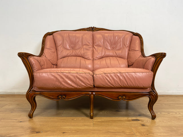 WMK I Elegantes und sehr gemütliches kleiner Stilmöbel Sofa im Barock Stil mit seltenem Altrosa Echtleder Bezug I Couch Sofa 2-Sitzer 2er Leder Leather Rokoko Chippendale Vintage Berlin Dresden Bayern