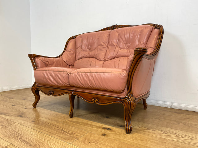 WMK I Elegantes und sehr gemütliches kleiner Stilmöbel Sofa im Barock Stil mit seltenem Altrosa Echtleder Bezug I Couch Sofa 2-Sitzer 2er Leder Leather Rokoko Chippendale Vintage Berlin Dresden Bayern