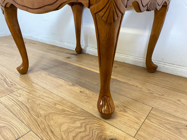 WMK # Wunderschöner, hochwertiger und sehr gut erhaltener kleiner Vintage Couchtisch in antikem Stil, massiv & handverziert # Beistelltisch Wohnzimmertisch Glastisch Coffee Table Chippendale Stilmöbel