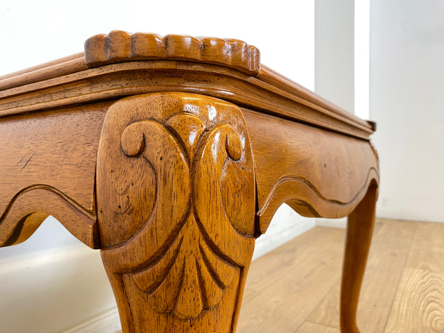 WMK # Wunderschöner, hochwertiger und sehr gut erhaltener kleiner Vintage Couchtisch in antikem Stil, massiv & handverziert # Beistelltisch Wohnzimmertisch Glastisch Coffee Table Chippendale Stilmöbel