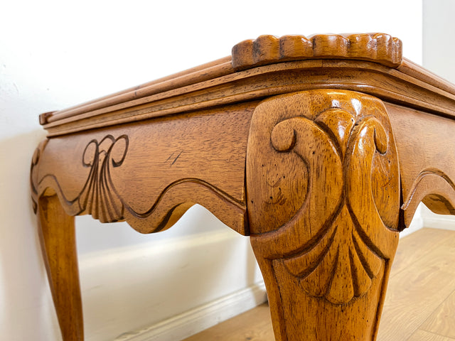WMK # Wunderschöner, hochwertiger und sehr gut erhaltener kleiner Vintage Couchtisch in antikem Stil, massiv & handverziert # Beistelltisch Wohnzimmertisch Glastisch Coffee Table Chippendale Stilmöbel