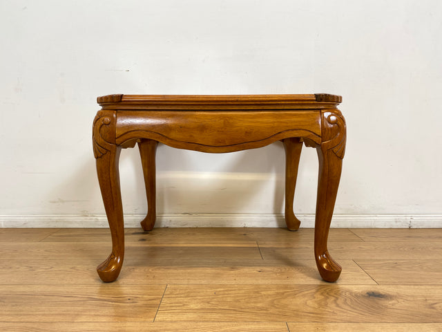 WMK # Wunderschöner, hochwertiger und sehr gut erhaltener kleiner Vintage Couchtisch in antikem Stil, massiv & handverziert # Beistelltisch Wohnzimmertisch Glastisch Coffee Table Chippendale Stilmöbel