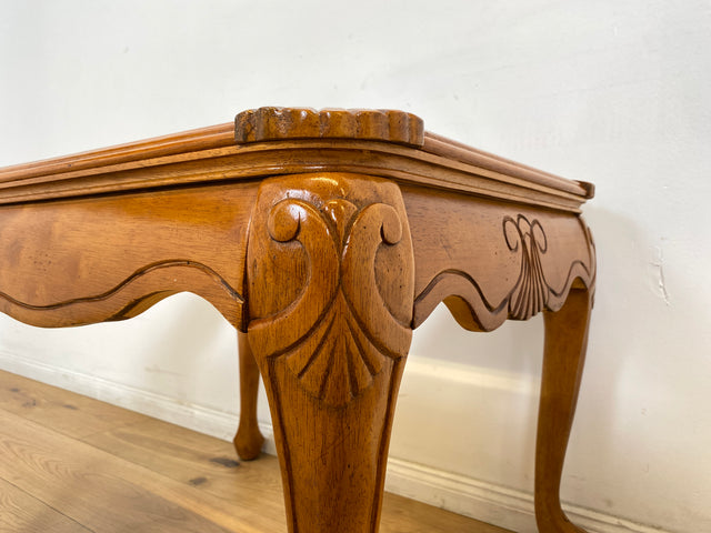 WMK # Wunderschöner, hochwertiger und sehr gut erhaltener kleiner Vintage Couchtisch in antikem Stil, massiv & handverziert # Beistelltisch Wohnzimmertisch Glastisch Coffee Table Chippendale Stilmöbel