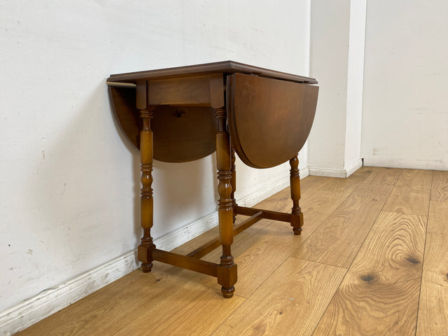 WMK I Versand möglich I Hübscher und gut erhaltener kleiner Vintage Klapptisch I ovaler Tisch Küchentisch Holztisch Esstisch Beistelltisch Couchtisch Ablage Retro Stilmöbel Berlin Leipzig Brandenburg